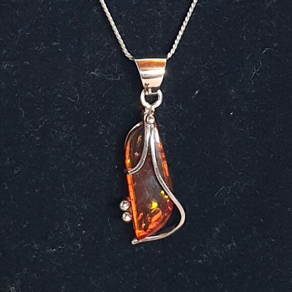 Vintage 925 Sterling Silver Genuine Honey Baltic Amber Pendant Necklace - Picture 1 of 11